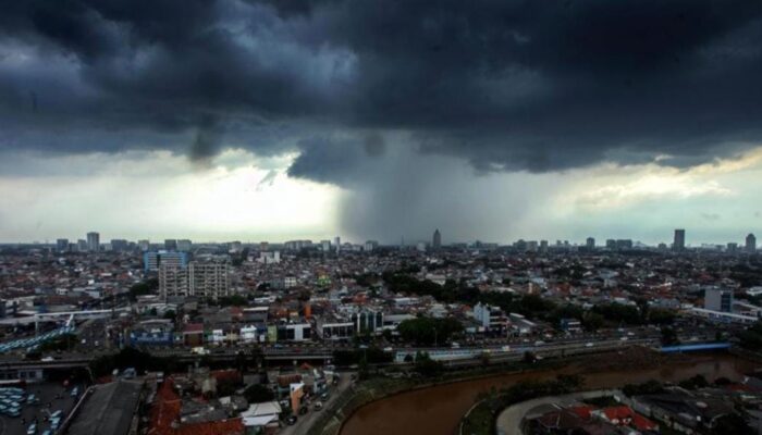 Waspada Cuaca Ekstrem, Masyarakat Diminta Cermat Rencanakan Liburan Nataru