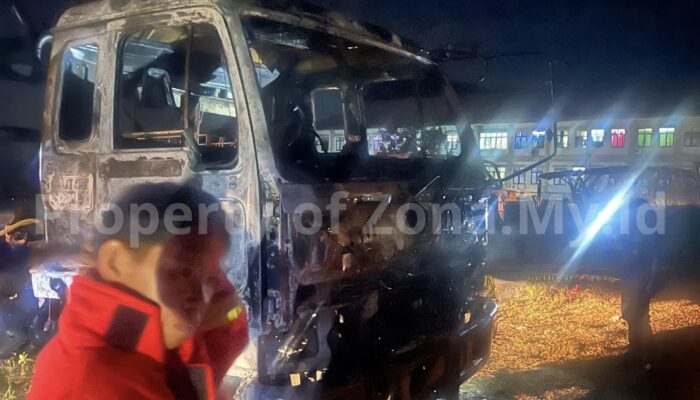 Tronton Hangus Terbakar, Dua Unit Damkar Dikerahkan