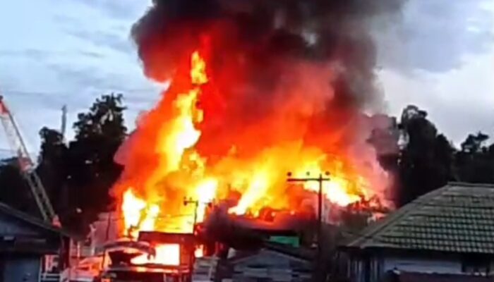 Kebakaran Subuh di Tanjung Redeb Hanguskan Tiga Rumah Warga