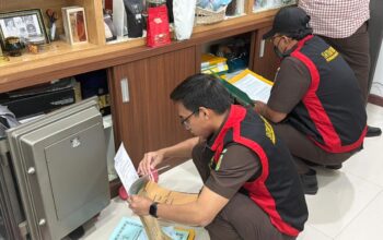 Dugaan Korupsi Tambang Menguak, Kantor ESDM Kaltim Digeledah Penyidik Kejati 5 adcaf45e img 20260317 wa0002