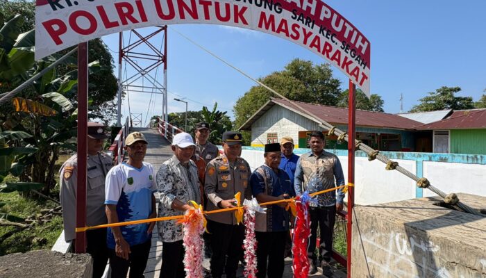 Polri dan Warga Bersinergi, Jembatan Strategis di Segah Kini Lebih Layak dan Aman Dilintasi
