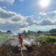 BPBD Berau Kerahkan Tim dan Water Supply Tangani Karhutla di Trans Bangun