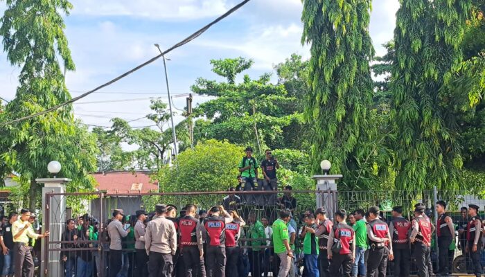 Ratusan Buruh Kepung Head Office KLK Group di Berau, Protes Dugaan Tenaga Kerja Borongan dari Luar Daerah, Pengawas Turun Selidiki 10 Hari 2 4cb9564c be03 4c9a 8adb f7822810486b