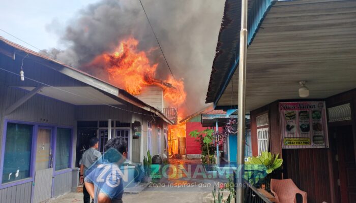 Kebakaran Hebat di Gang Pulau Panjang Berau, 9 Rumah Terdampak, 10 Armada Damkar Dikerahkan