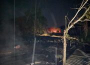 Subuh Membara, Empat Rumah Panggung di Jalan Rumbia Ludes Terbakar Kerugian Ditaksir Rp2 Miliar 9 9c12e09d img 20260727 wa0013