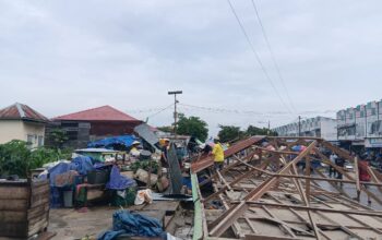 Atap Lapak Pasar Induk Tanjung Selor Roboh Diterjang Angin Kencang, Sembilan Pedagang Terdampak