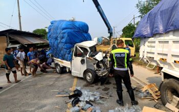 Diduga Mengantuk, Pickup Muatan Kargo Tabrak Truk Parkir di Poros Bulungan-Malinau, 1 Tewas 3 80ec7e34 img 20260819 wa0061